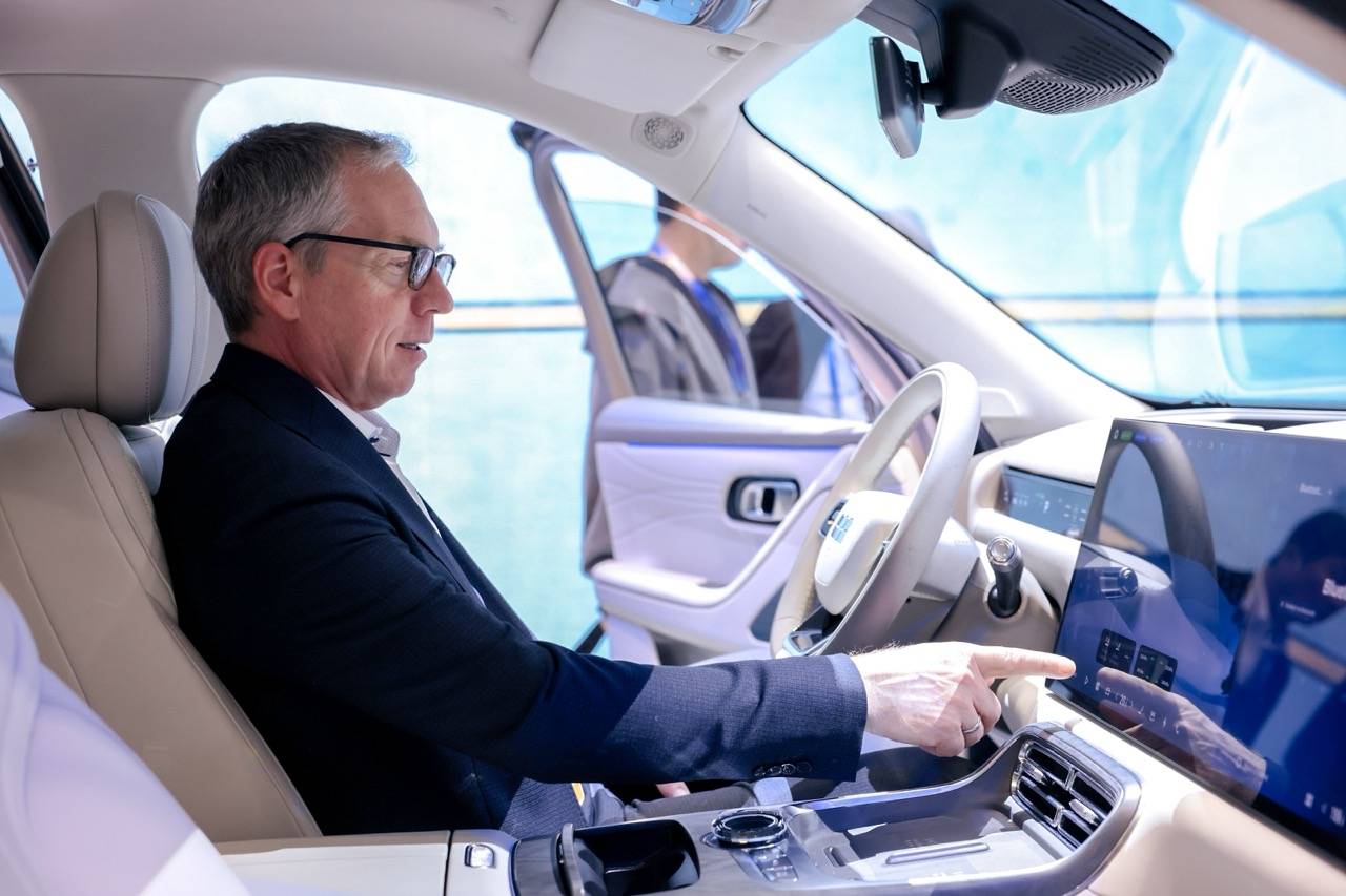 」可量产全固态电池遭质疑Google逆袭成功母公司市值超苹果开元棋牌早报|雷军:小米将会在今年推出一款重磅产品「全球首款(图14) 」可量产全固态电池遭质疑Google逆袭成功母公司市值超苹果开元棋牌早报|雷军:小米将会在今年推出一款重磅产品「全球首款(图14)